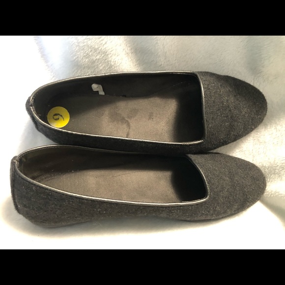 Aerosoles Max Bet Grey Felt Upper Loafers - Picture 6 of 6
